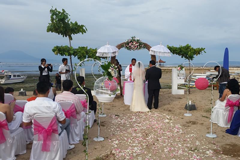 beach wedding